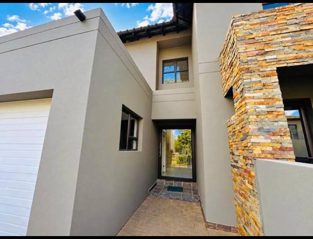 3 BEDROOM TOWNHOUSE FOR SALE IN EYE OF AFRICA